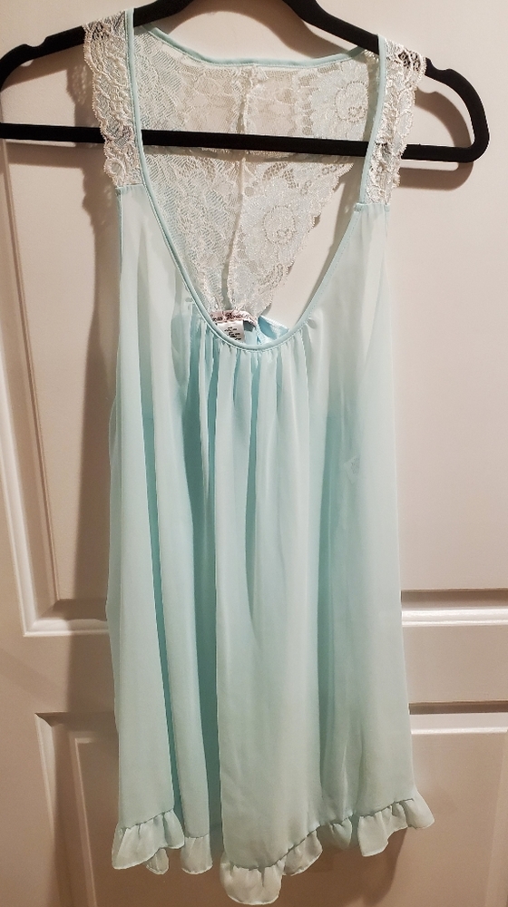 Lingerie - Picture 2 of 2